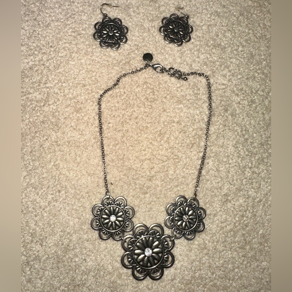 Grace Adele Silver Floral Necklace Set